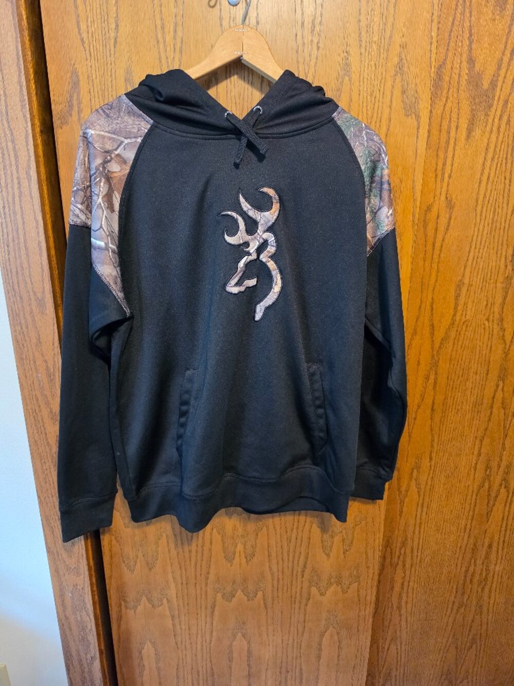 Browning Men's Black & Woodland Camo Buckmark Logo Everyday Hoodie